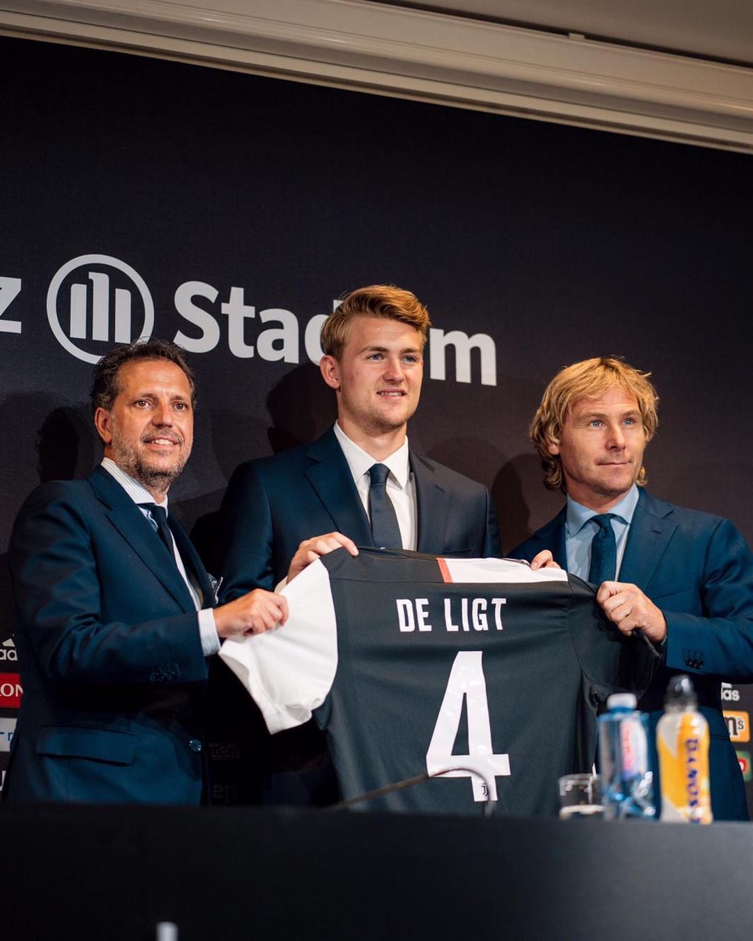 Matthijs de Ligt holds his Number 4 jersey after signing up with Juventus 