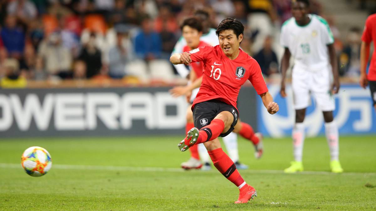 Lee Kang-in wearing a red jersey while playing for Mallorca