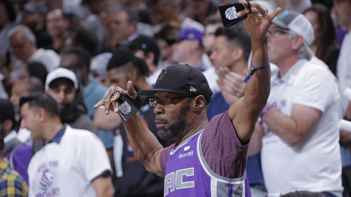 Kings Reward Starving Fans - Snap 17-year Drought With Game 1 Win Over Warriors